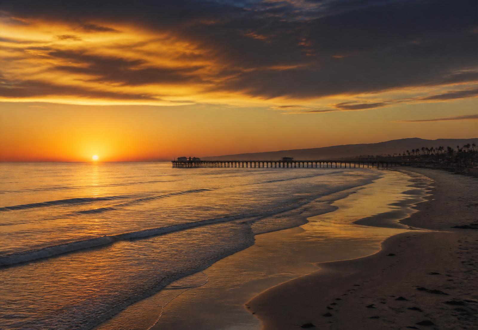 Pacific sunset over the Ventura coastline